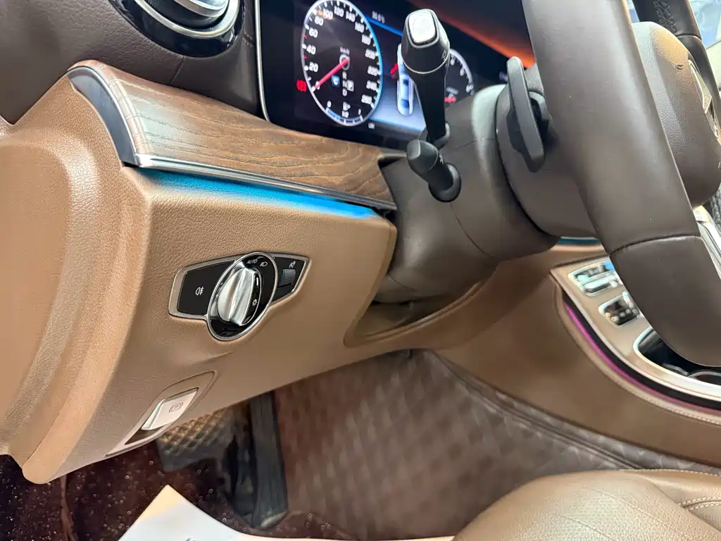 Mercedes-Benz E-Class — миниатюра 5