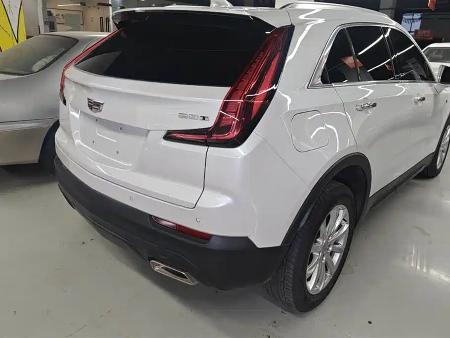 CADILLAC XT4