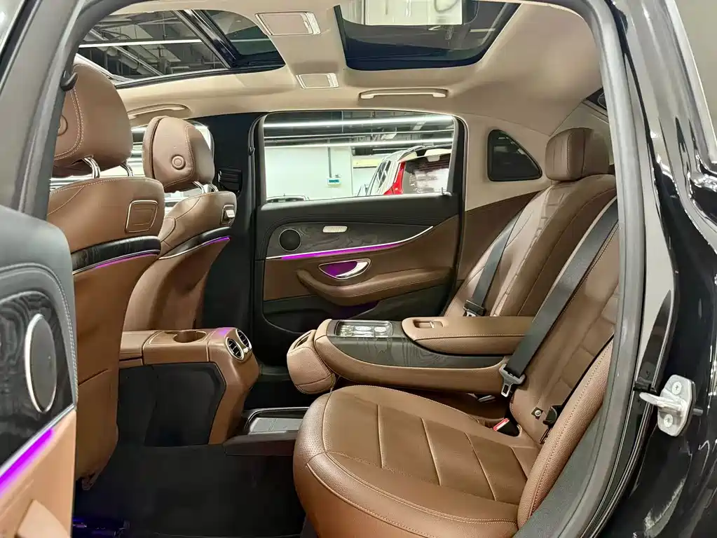 Mercedes-Benz E-Class — миниатюра 8