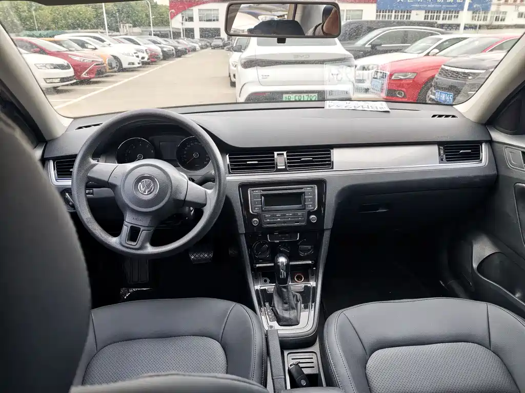 Volkswagen Bora 2013 1.6L AT Fashion