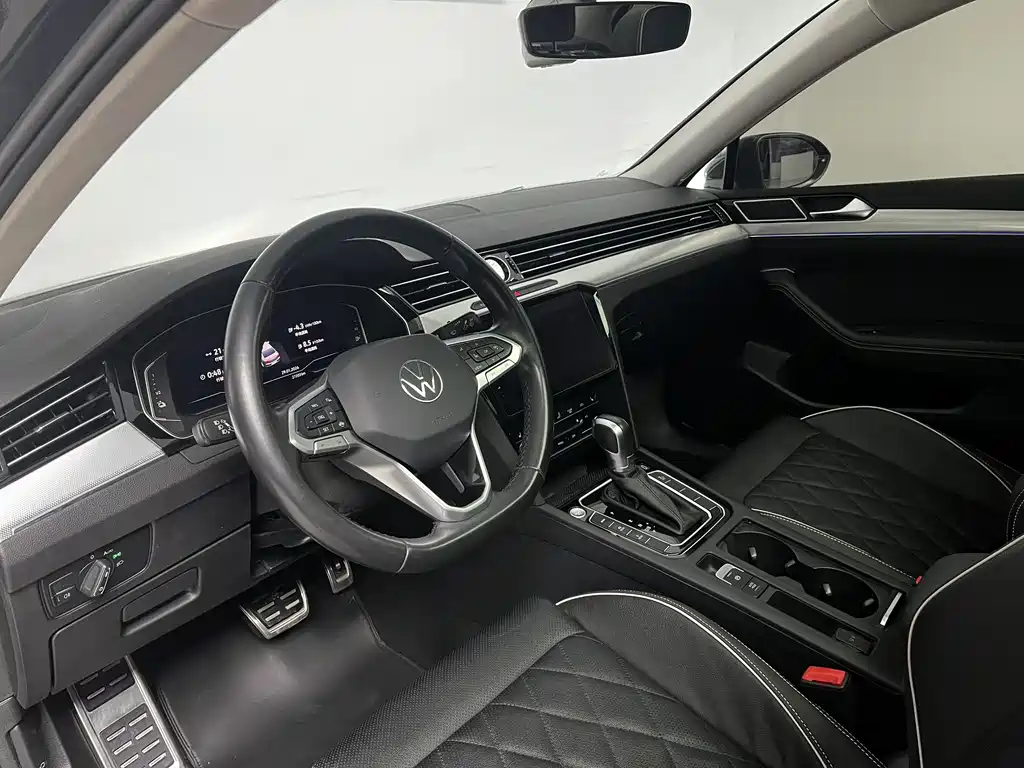 VOLKSWAGEN MAGOTAN GTE PLUG IN HYBRID