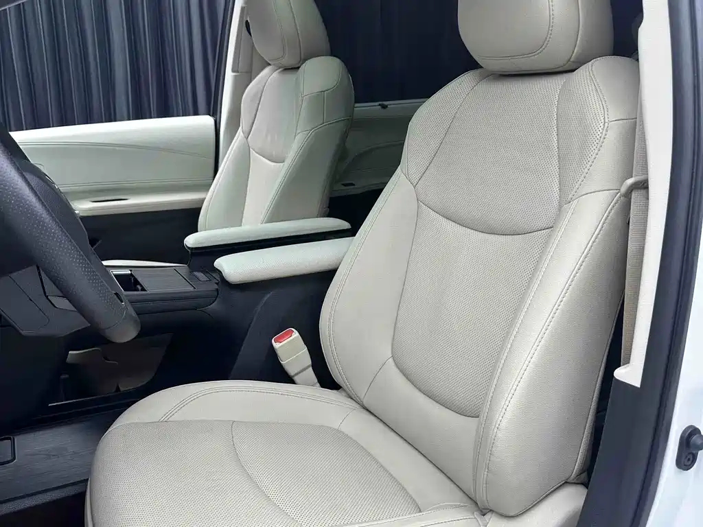 Toyota Granvia — миниатюра 3