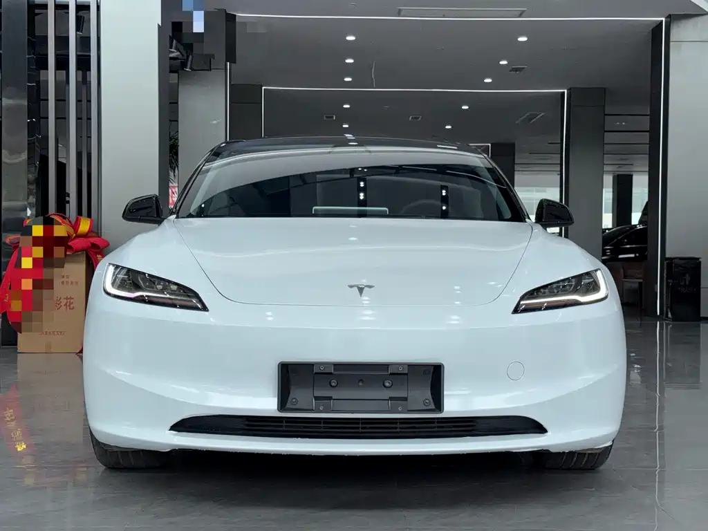 Tesla Model 3 — миниатюра 2