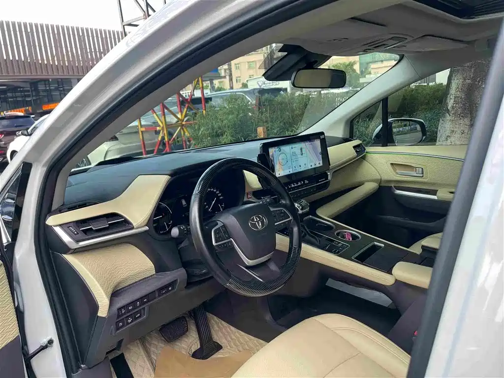 Toyota Sienna — миниатюра 14