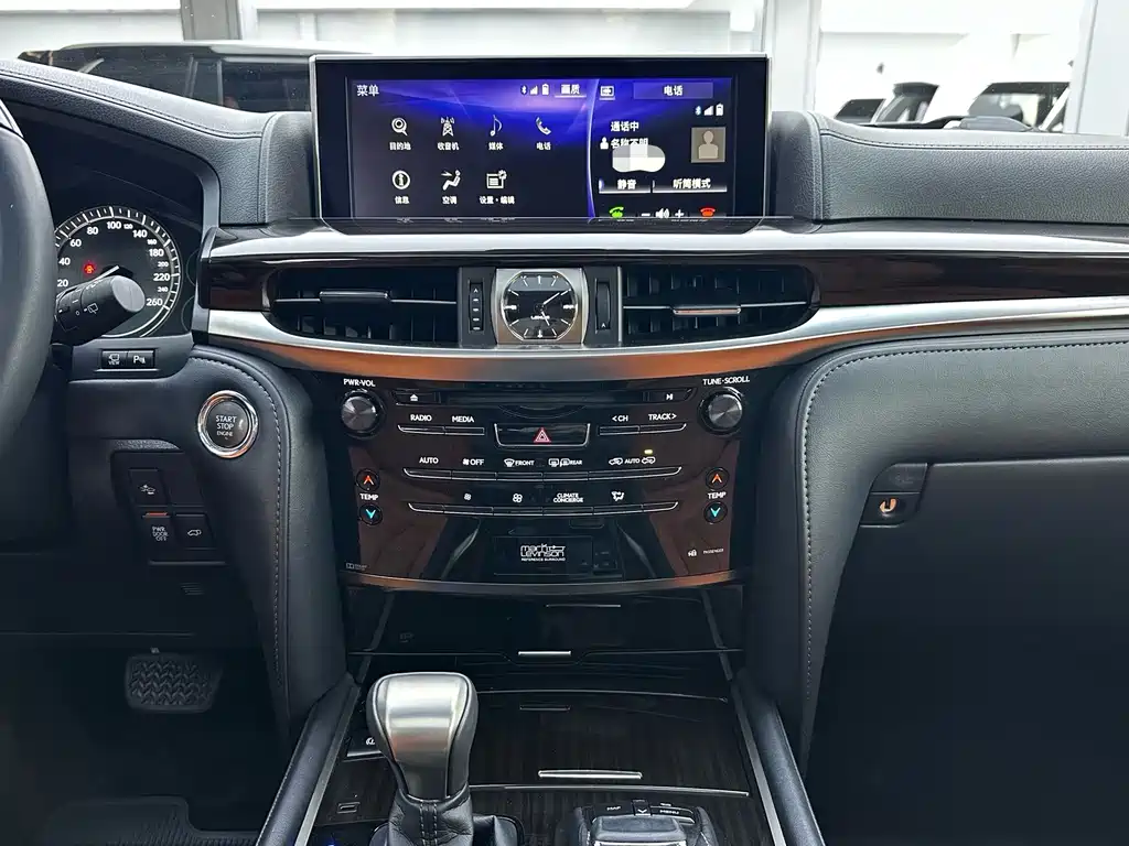 Lexus LX — миниатюра 16