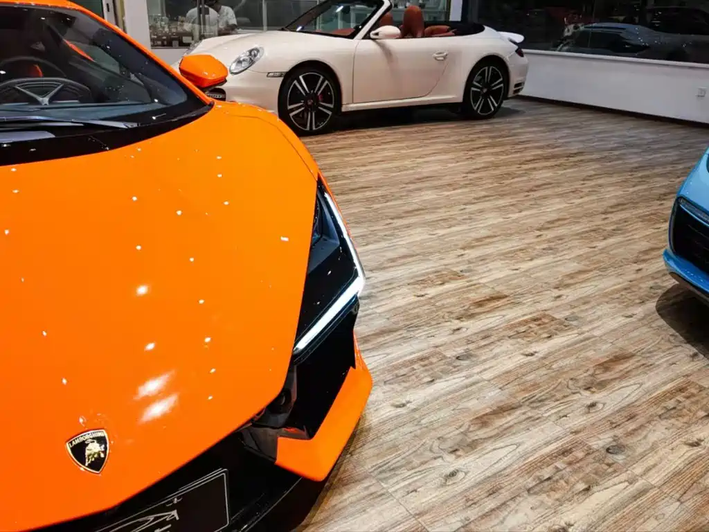 LAMBORGHINI REVUELTO