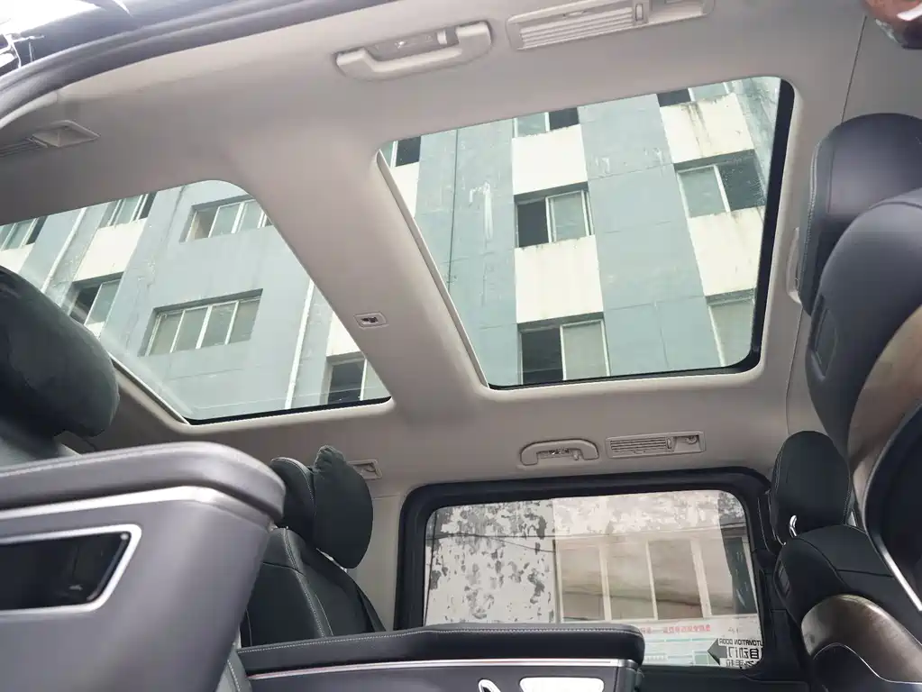 MERCEDES-BENZ V CLASS