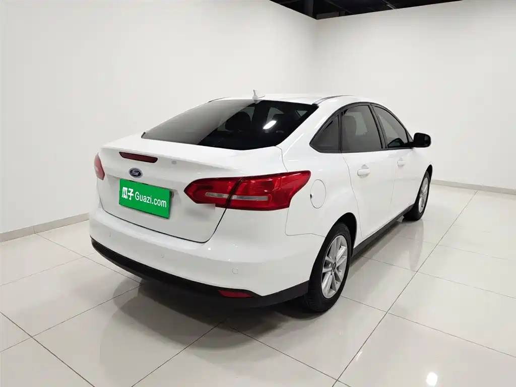 Ford Focus 2015 1.6L MT
