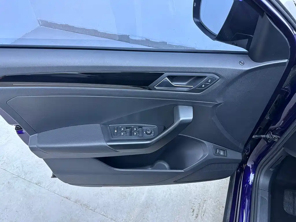 VOLKSWAGEN T ROC EXPLORING SONGS