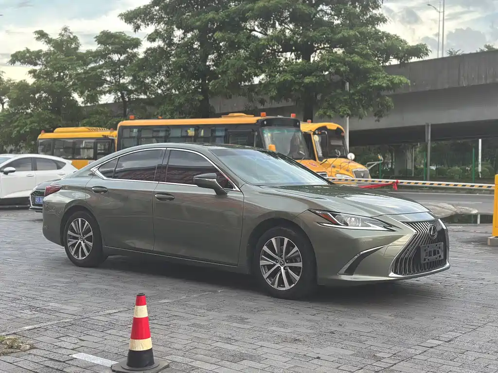 Lexus ES 2020 200