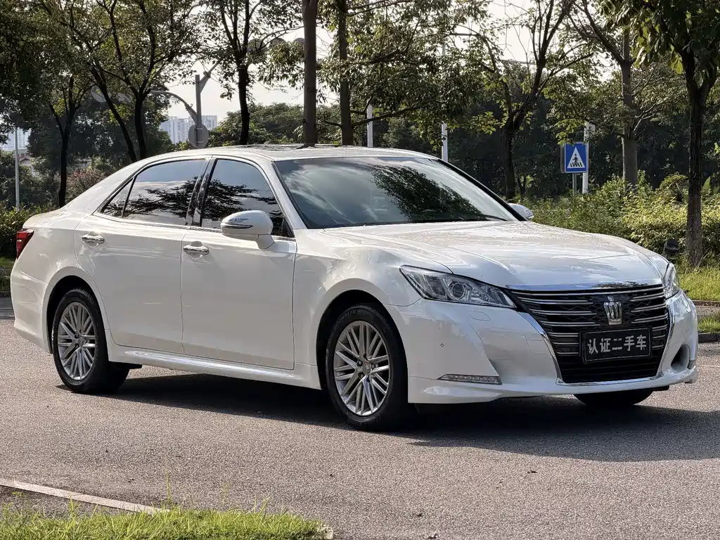 Toyota Crown — миниатюра 3
