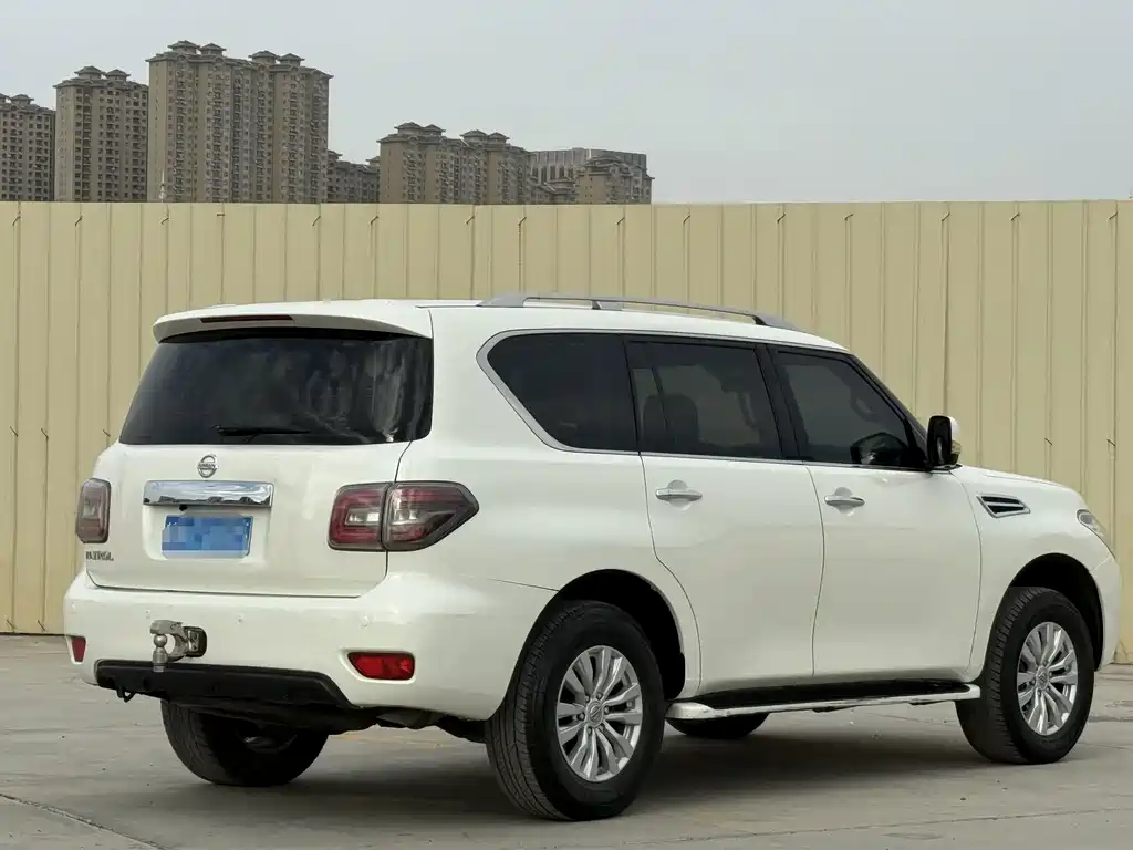 Nissan Patrol — миниатюра 6