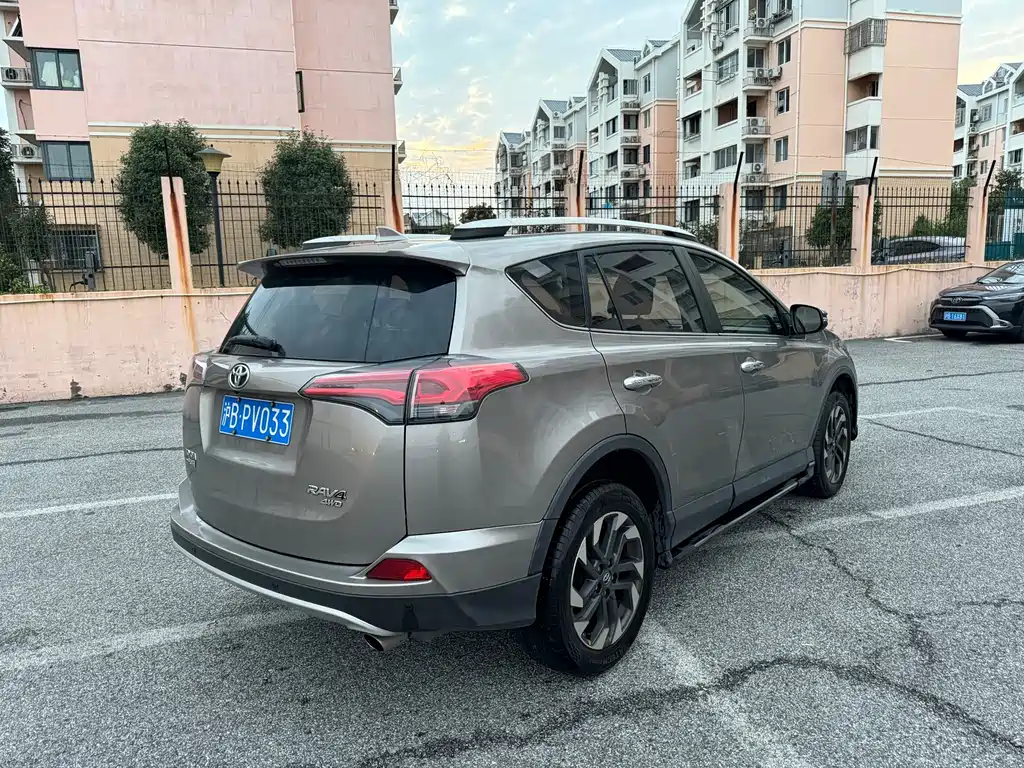 Toyota RAV4 — миниатюра 5