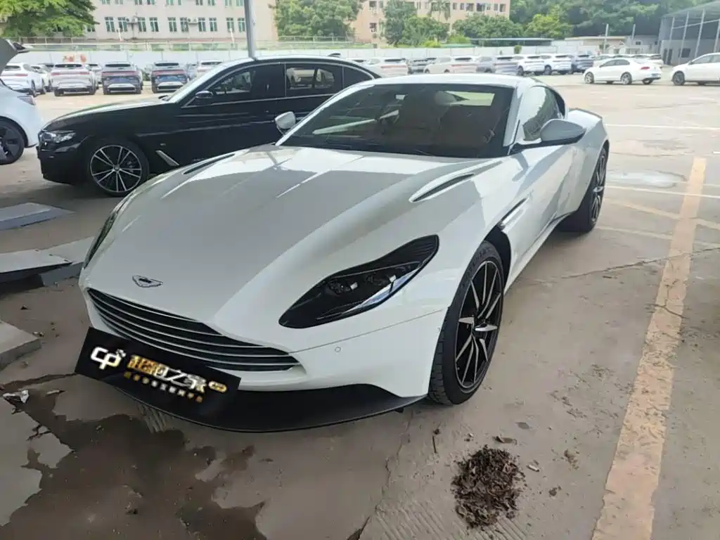 Aston Martin DB11