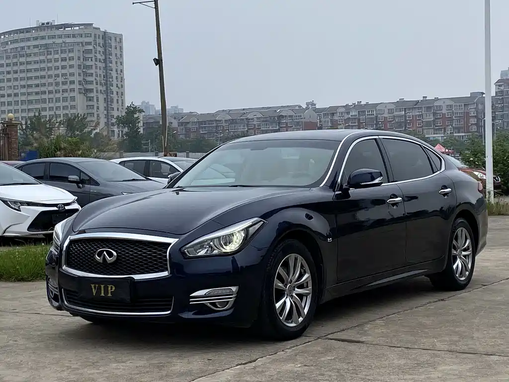Infiniti Q70
