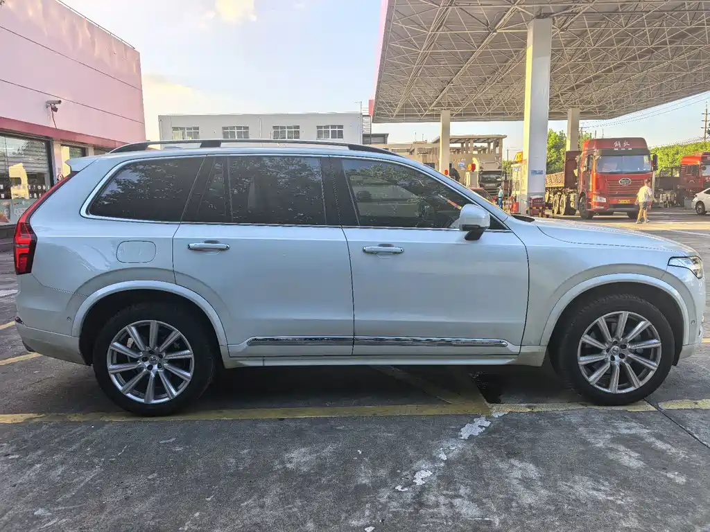 Volvo XC90 — миниатюра 21