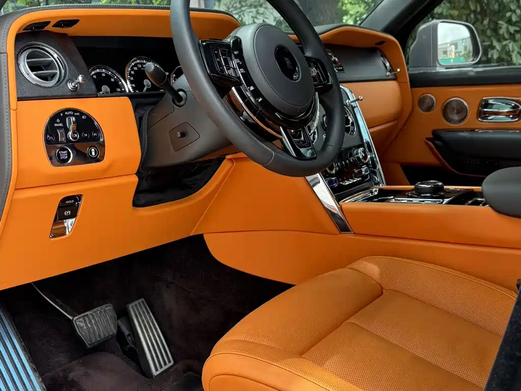 Rolls-Royce Cullinan — миниатюра 18
