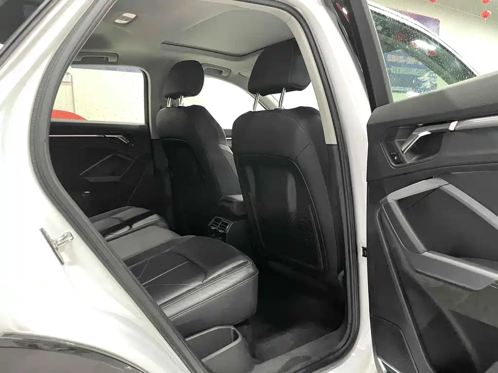 Audi Q3 Sportback - фото 14
