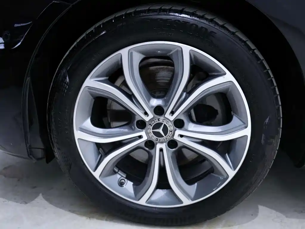 Mercedes-Benz E-Class — миниатюра 13