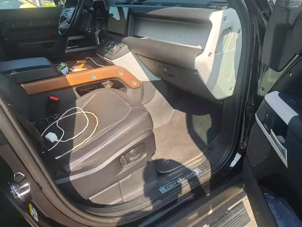 Land Rover Defender — миниатюра 7