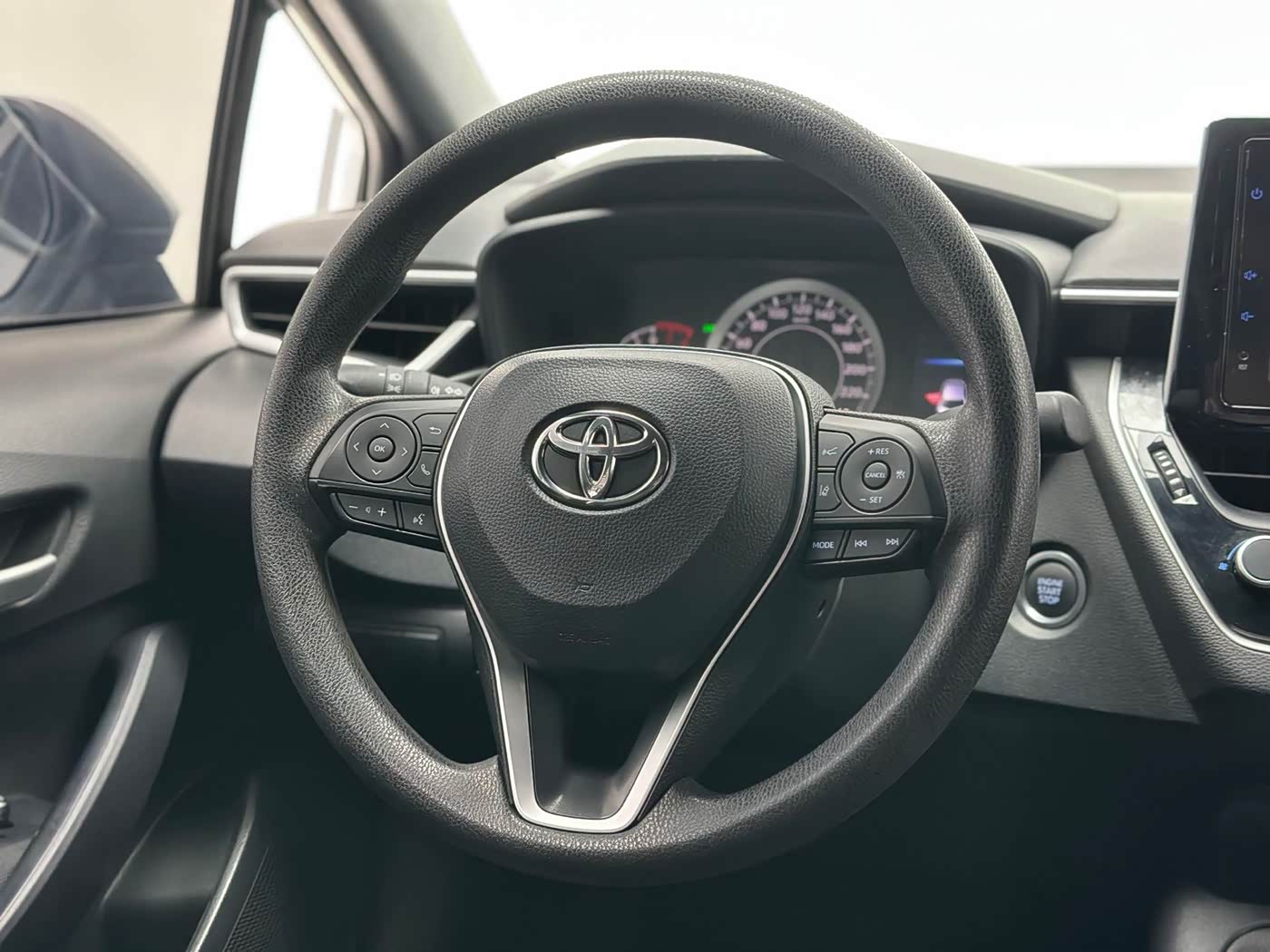 Toyota Levin 1.2 л 2022 г. Серебристо-серый, пробег 25000 км
