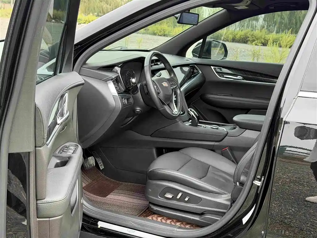 Cadillac XT6 — миниатюра 7