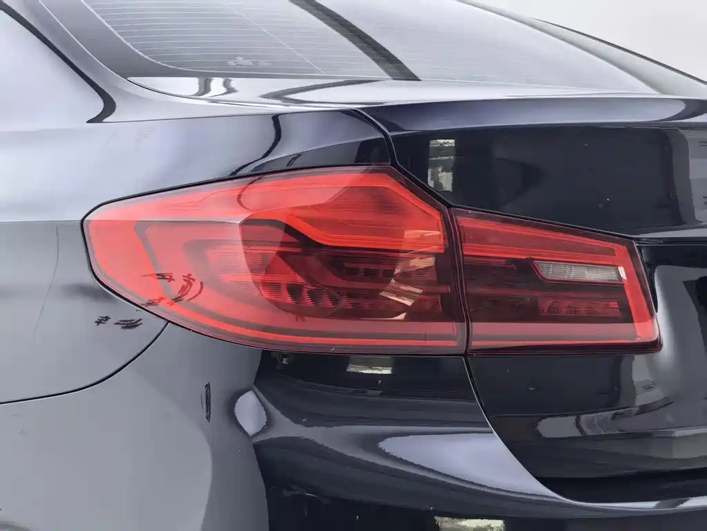 BMW 5 Series — миниатюра 28