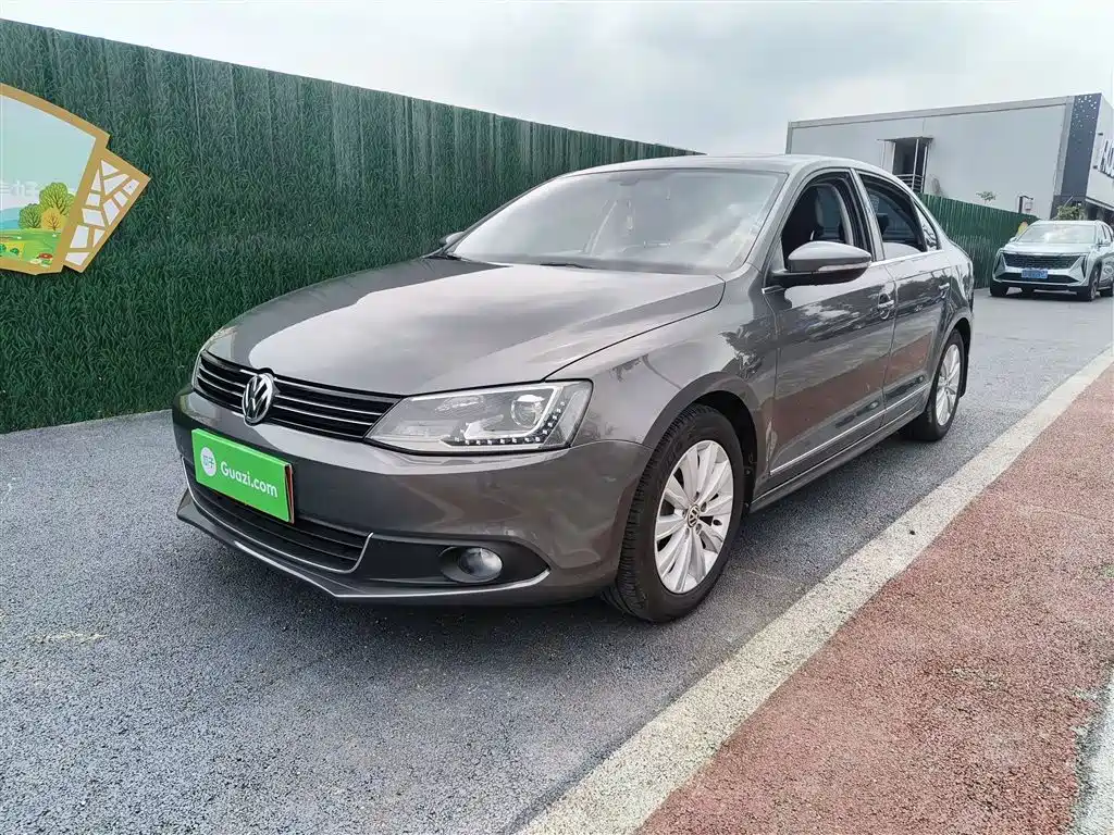 Volkswagen Sagitar 2015