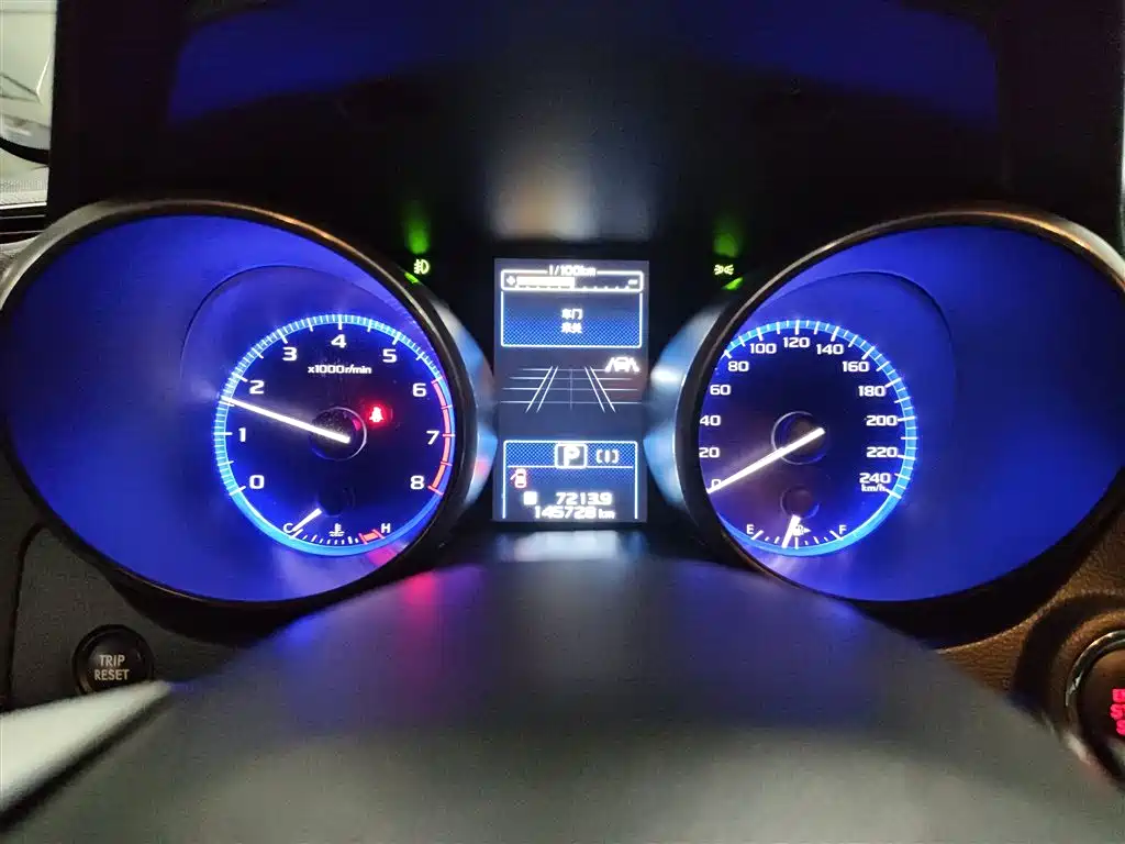 Subaru Legacy - фото 8