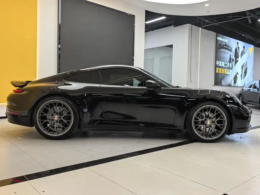 Porsche 911 2023 Carrera 4 3.0T