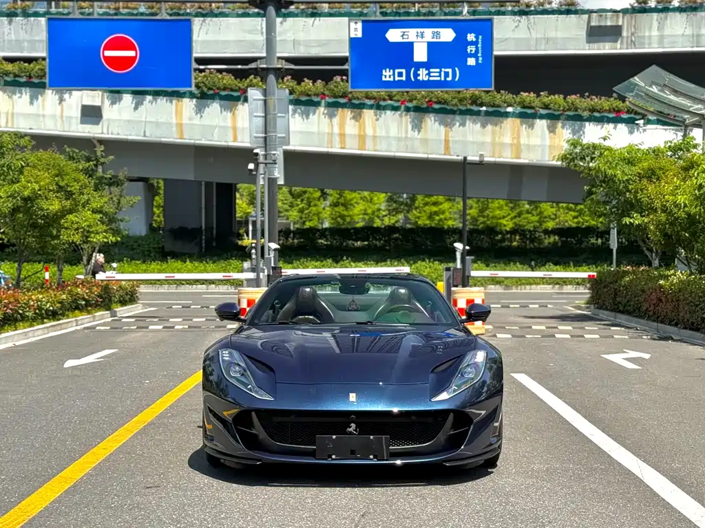 Ferrari 812 2023