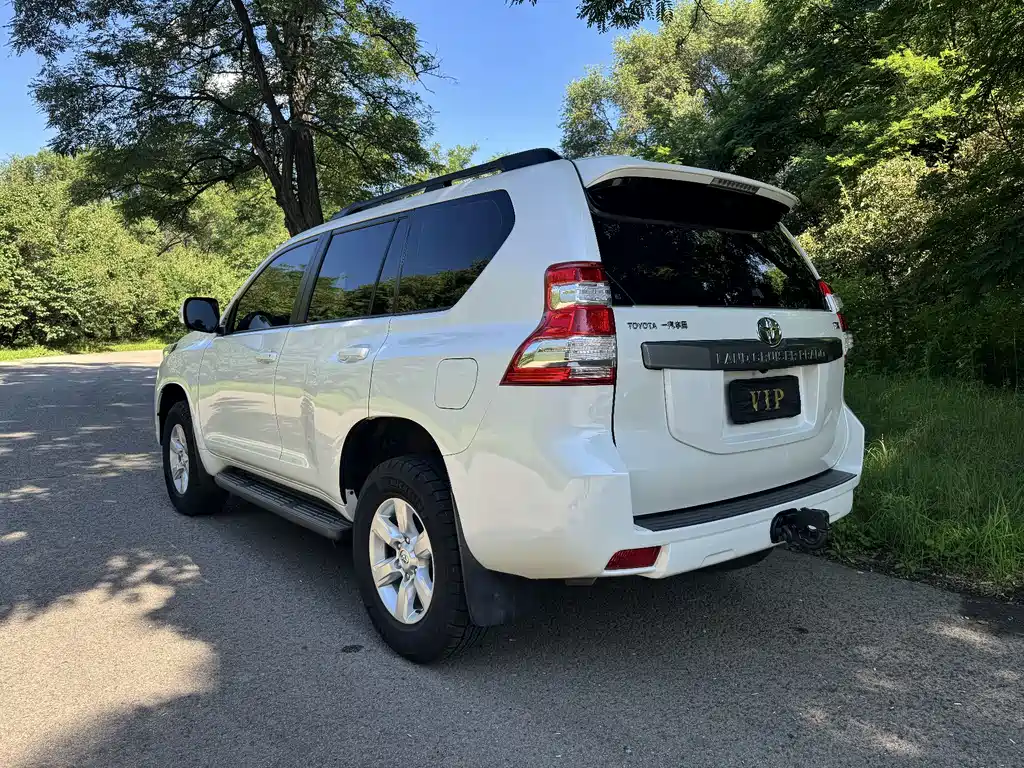 Toyota Land Cruiser Prado 2016 2.7L AT Luxury
