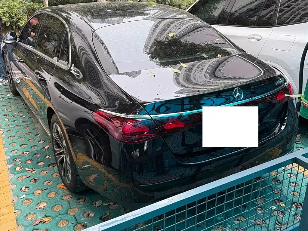 Mercedes-Benz E-Class — миниатюра 9