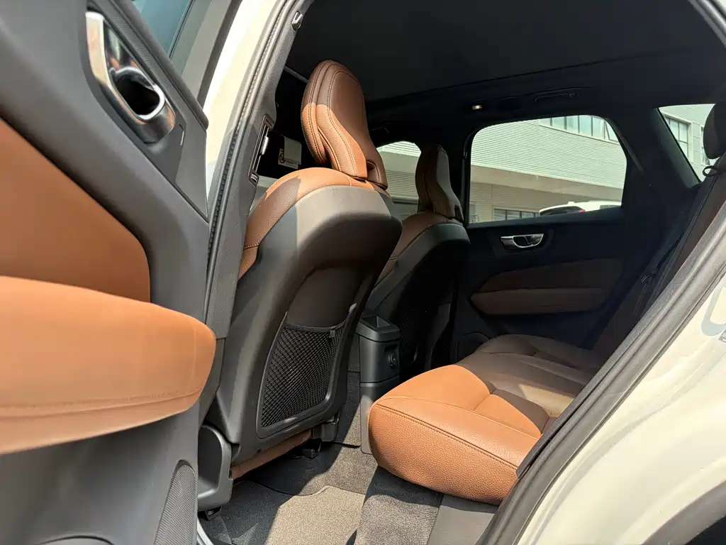 Volvo XC60 2025 Luxury