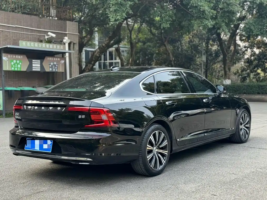 VOLVO S90