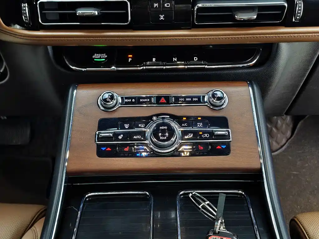 Lincoln Aviator — миниатюра 14