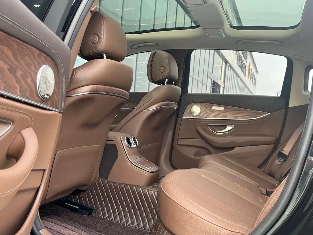 Mercedes-Benz E-Class - фото 12