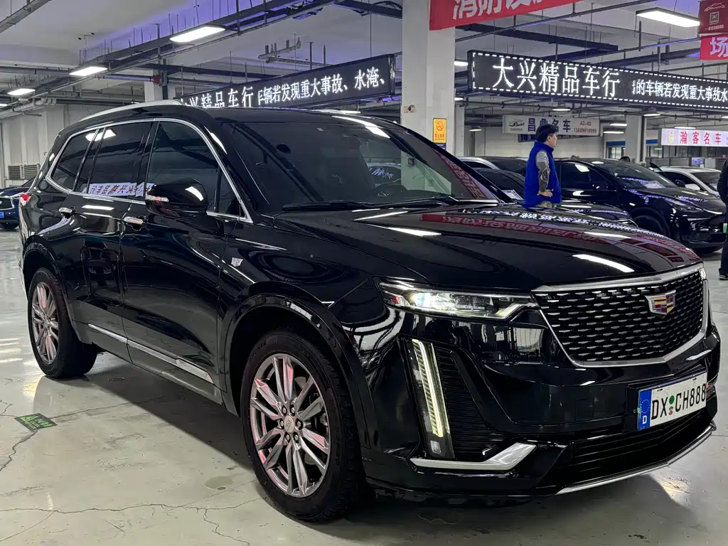 CADILLAC XT6