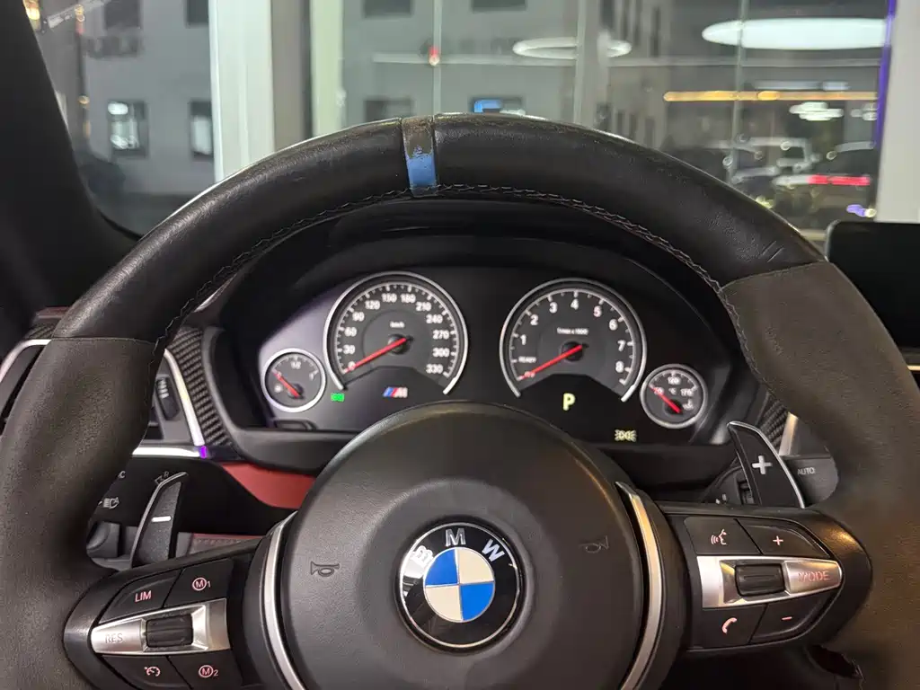 BMW M4 — миниатюра 11