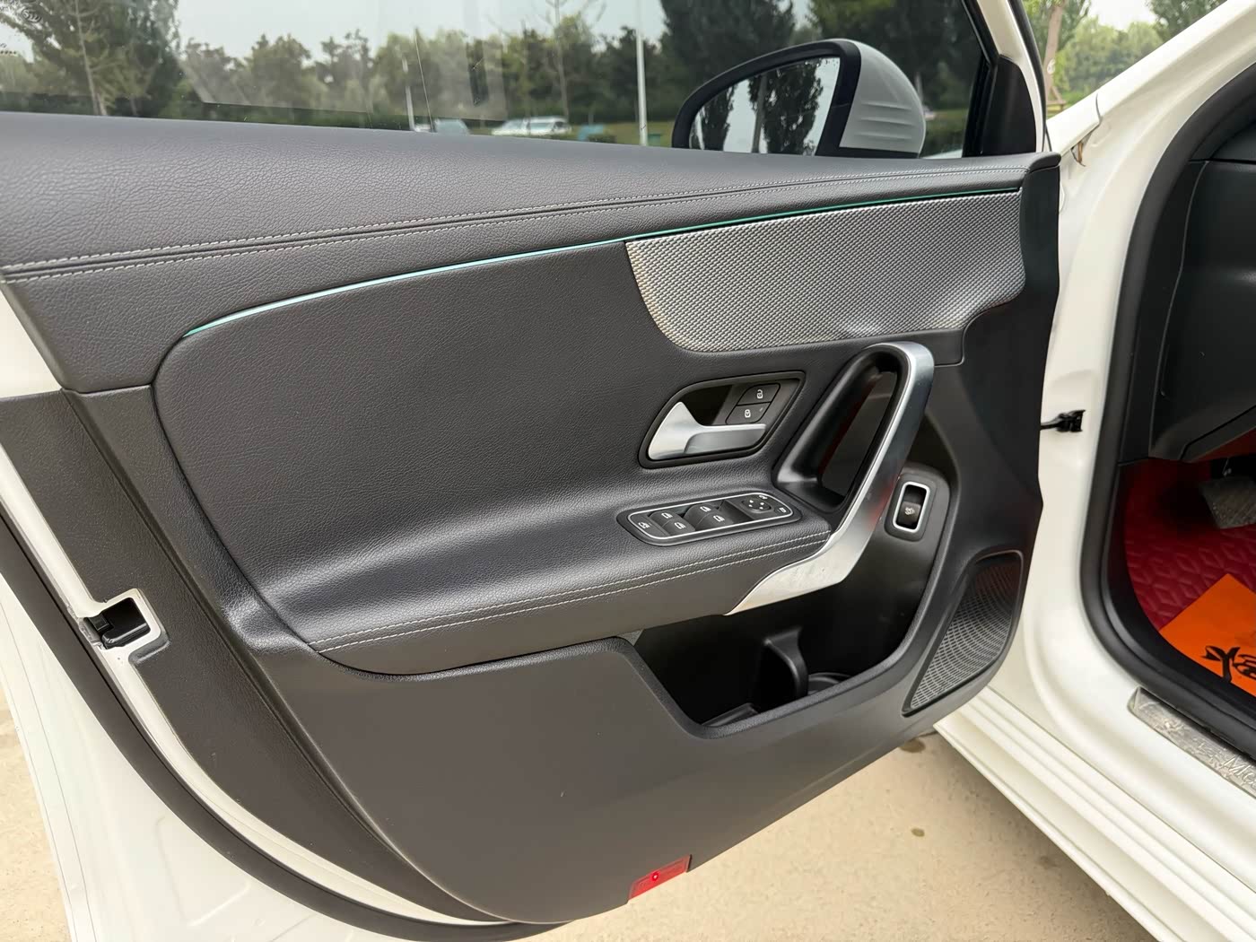 Mercedes-Benz A-Class 1.3 л 2022 г. Белый, пробег 49000 км