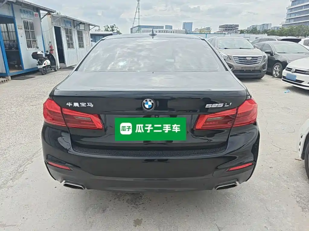 BMW 5 Series — миниатюра 6