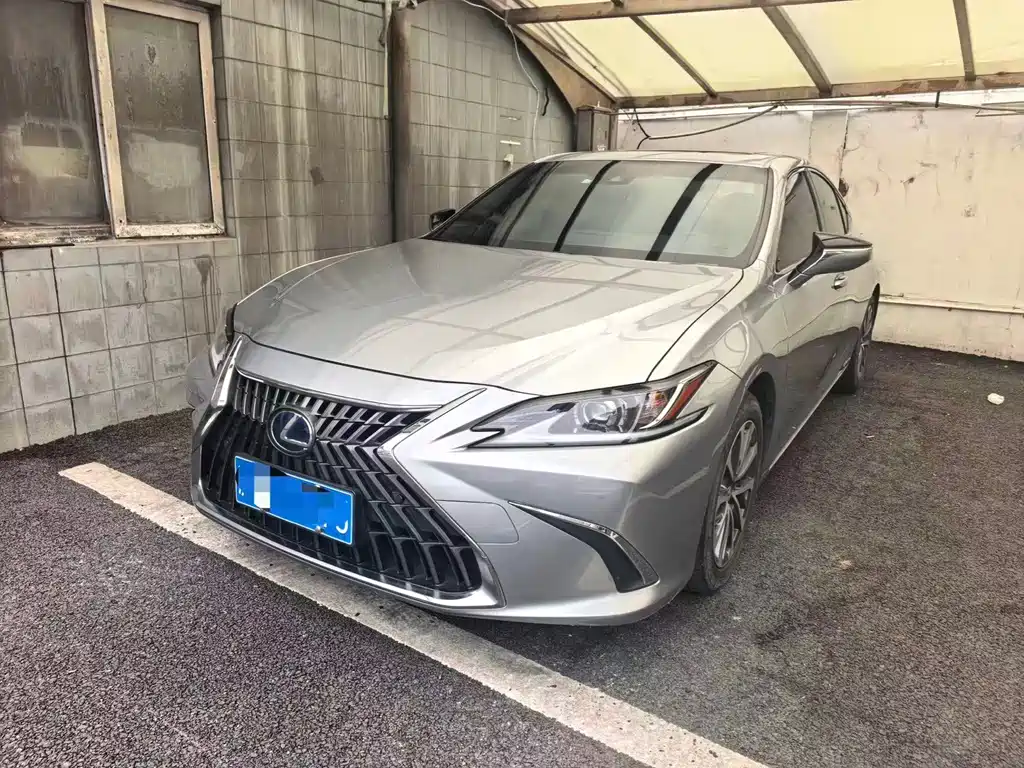 Lexus ES 2022