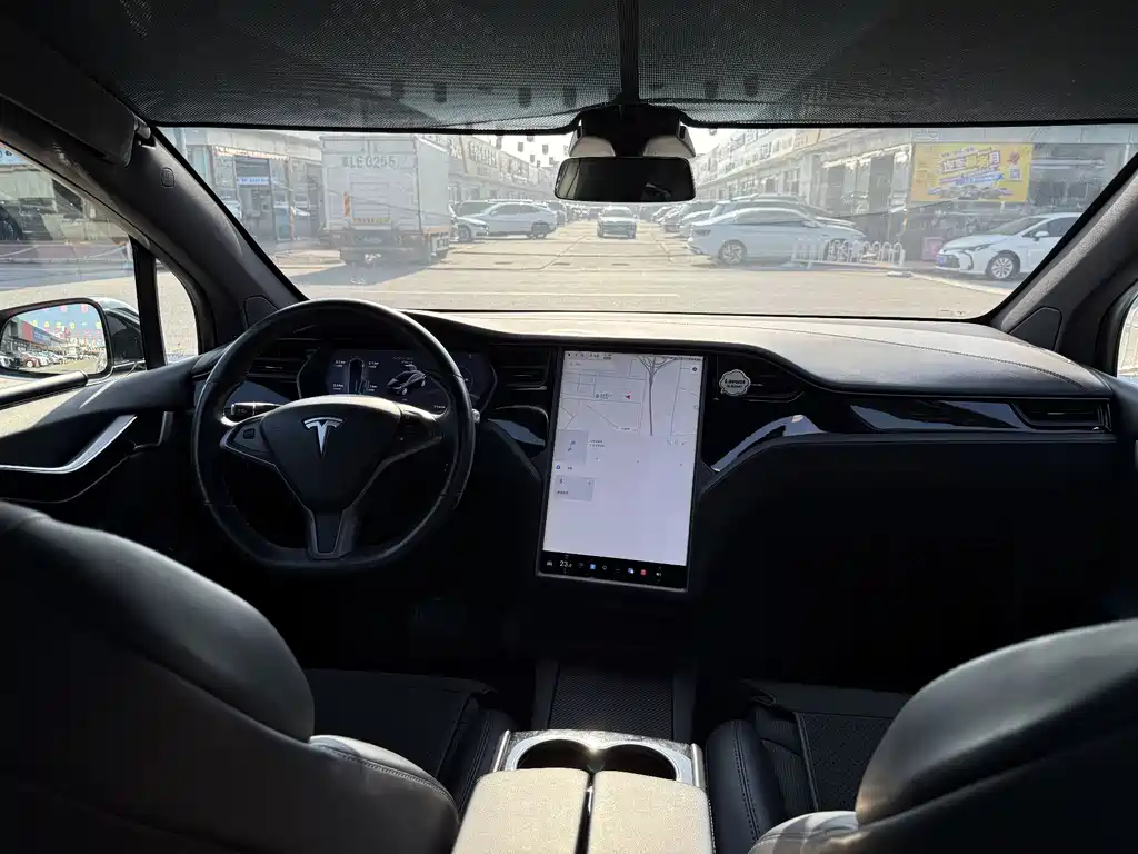 TESLA MODEL X