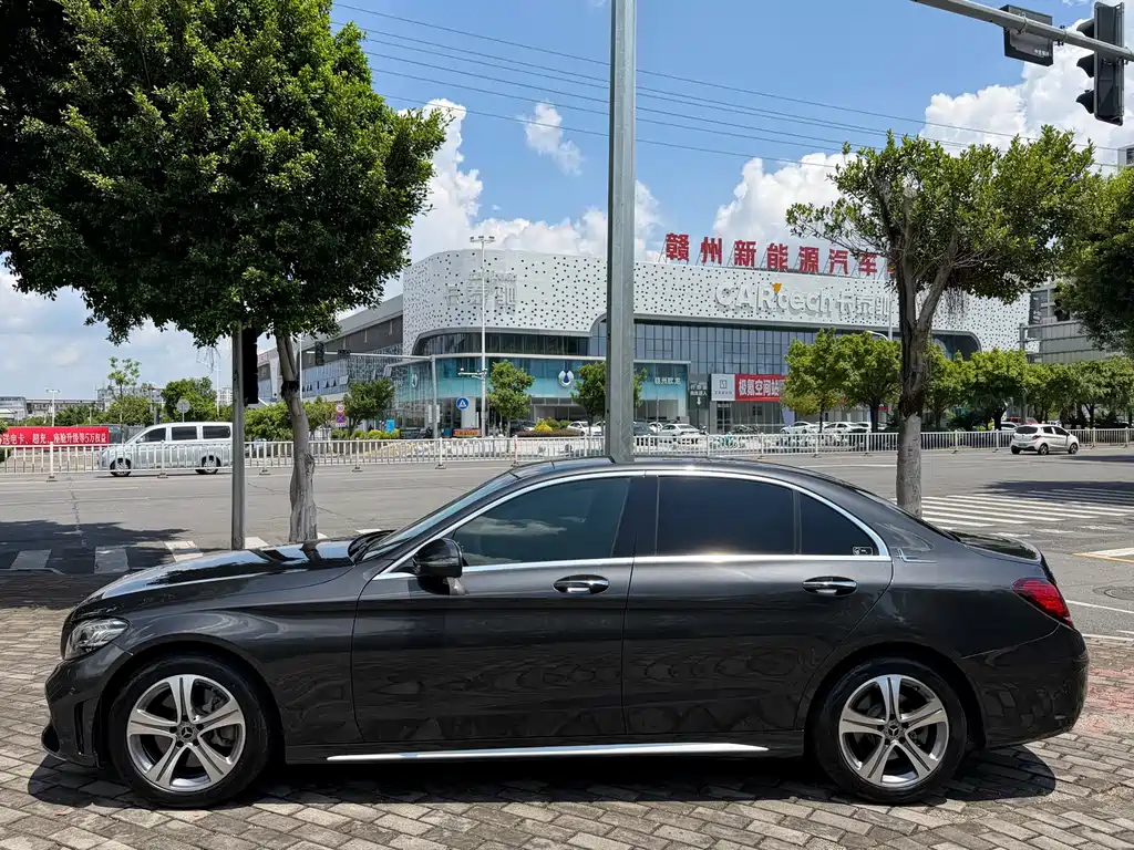 Mercedes-Benz C-Class — миниатюра 14
