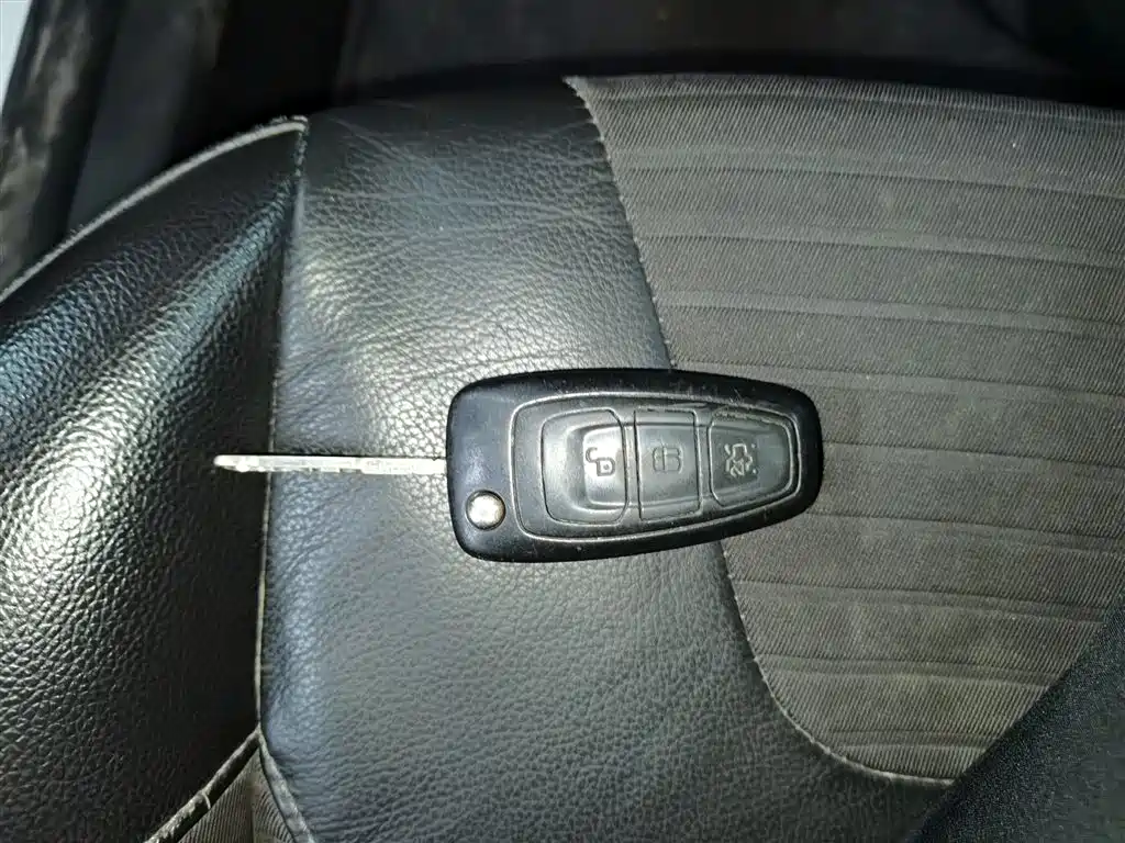 Ford Focus 2015 1.6L MT