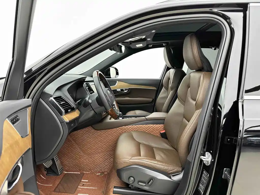 Volvo XC90 — миниатюра 6