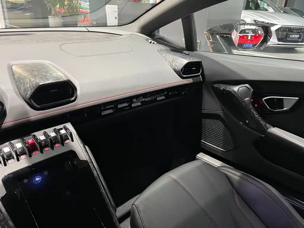 LAMBORGHINI HURACÁN