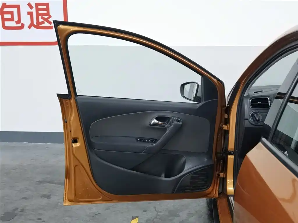 Volkswagen Polo 2016 1.6L Cross Polo AT