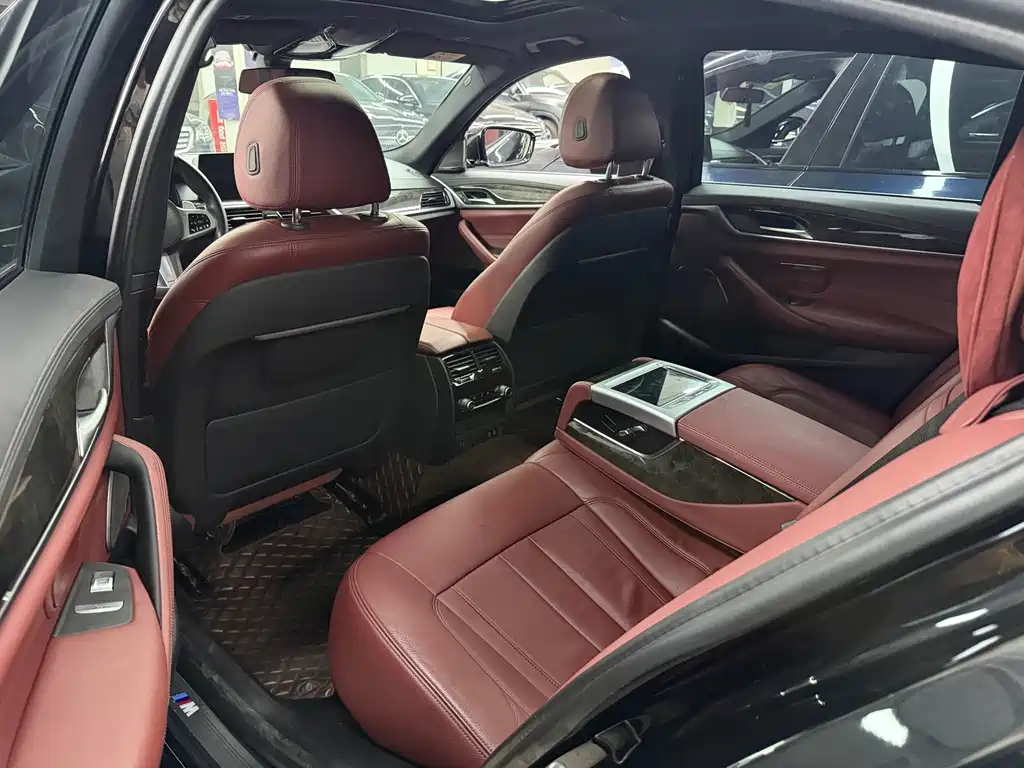BMW 5 Series — миниатюра 6