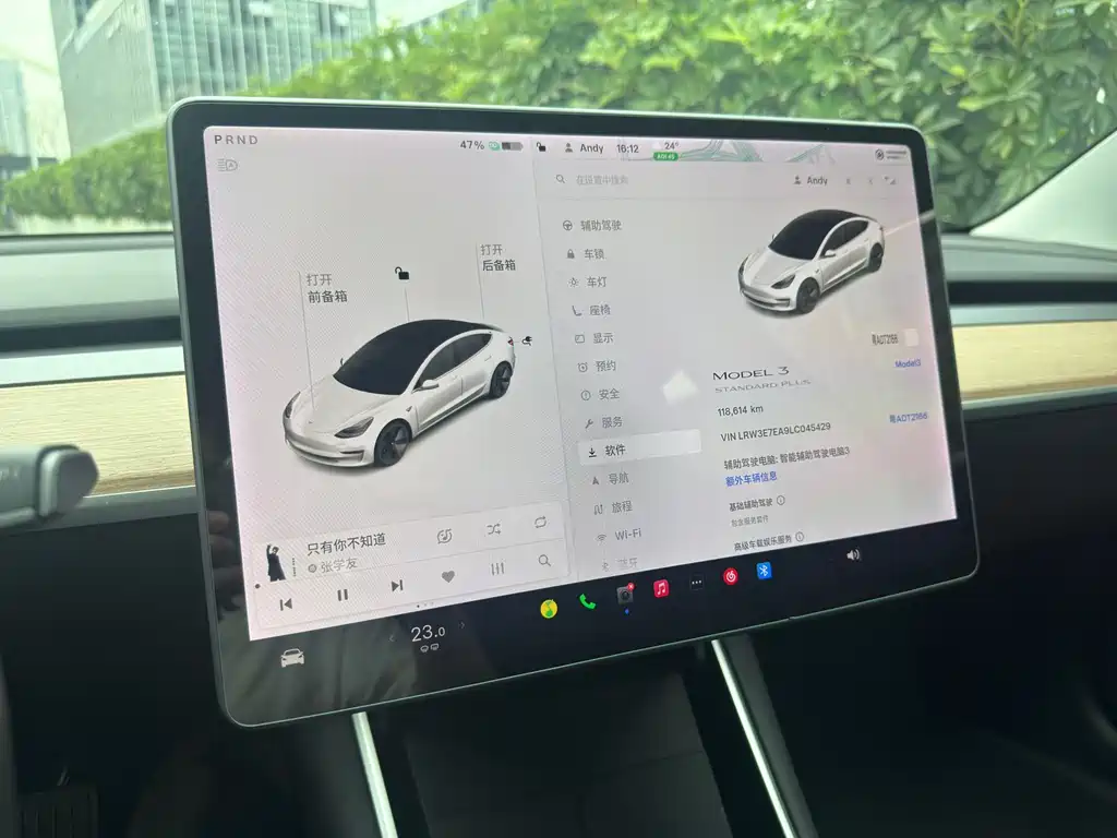 TESLA MODEL 3